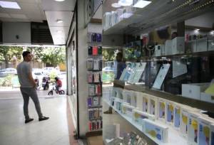 تغییر مسیر واردات موبایل به ایران/ گوشی‌ها چطور به کشور می‌رسند؟
