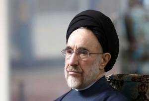 تصاویری از اقامه نماز سیدمحمد خاتمی بر پیکر ابوالقاسم قاسم زاده+ فیلم