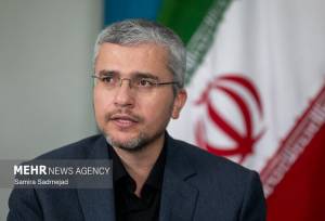نماینده مجلس: هنوز لباس ترامپ بوی غذای هواپیما می‌دهد آن‌وقت ادعای تصاحب تنگه هرمز را می‌کند!