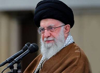 پرفورمنس بازسازی چهره رهبر شهید با شمع+فیلم