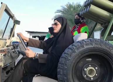 رژه نظامی بانوان سراوانی در حمایت از ایران+فیلم