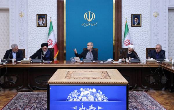 چنین انسجامی در طول تاریخ انقلاب بی سابقه است