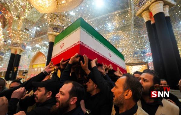 تصاویری از خودروی حامل پیکر رهبر شهید در نجف 