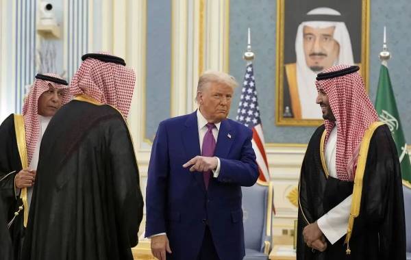 عربستان و امارات فشار بیشتر، قطر و عمان مذاکره