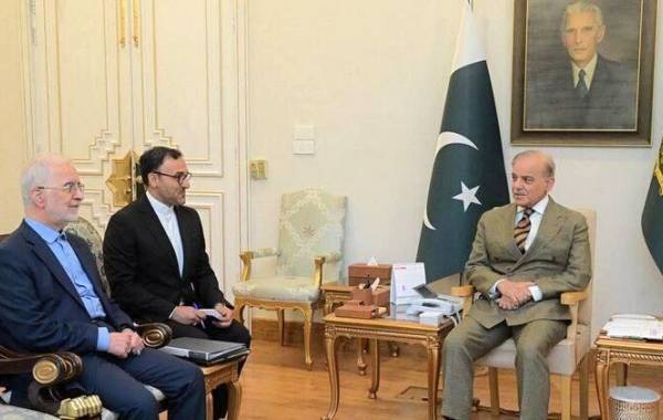 وزیر کشور با نخست‌وزیر پاکستان دیدار کرد
