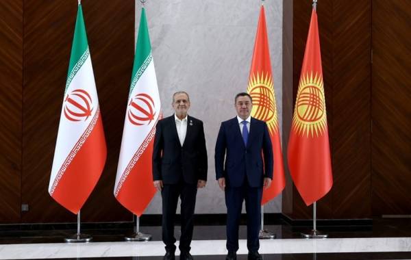دیدار پزشکیان با رئیس‌جمهور قرقیزستان در بیشکک
