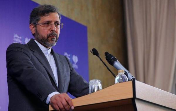 واکنش معاون عراقچی به تهدید اقتصادی ترامپ 