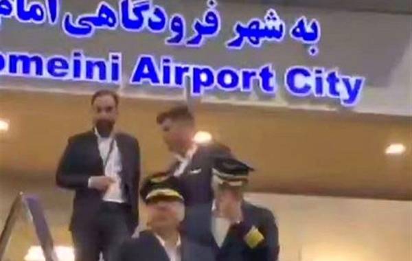 لحظه ورود خلبان محاصره‌شکن یمن به فرودگاه امام  