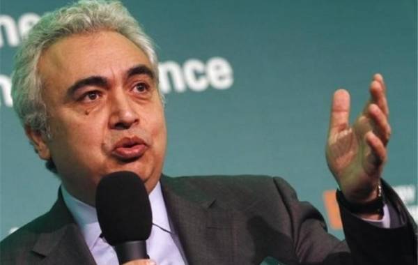 تداوم انسداد تنگه هرمز امنیت انرژی جهان را تهدید می‌کند
