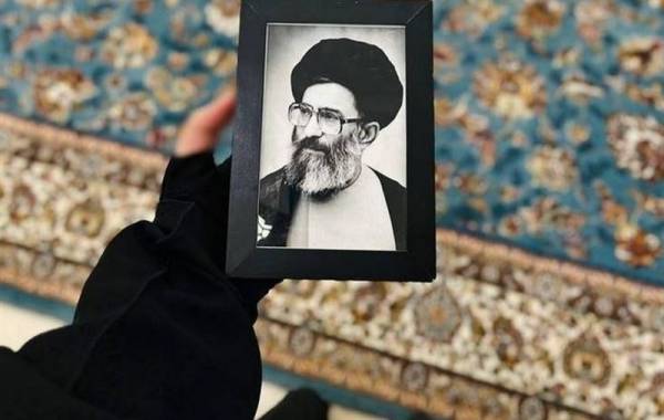 باز آی و بر چشمم نشین،ای دلسِتان نازنین!