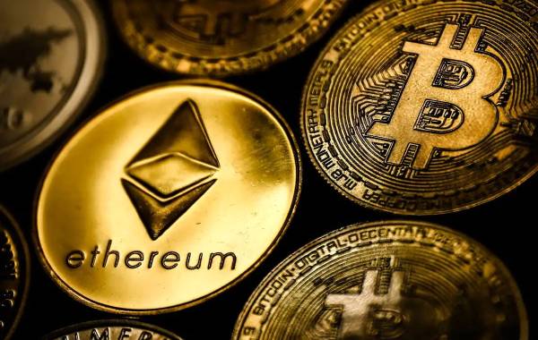 قیمت بیت‌کوین و اتریوم امروز دوشنبه ۱۹ مرداد ۱۴۰۵