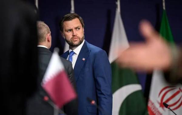 معاون ترامپ : ایرانی‌ها غیرقابل پیش بینی هستند
