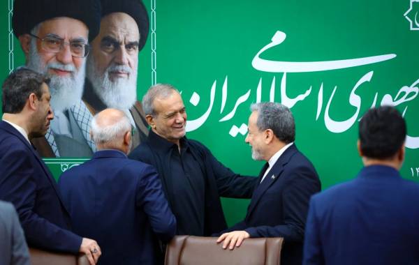 بیت شعری که پزشکیان در نشست خبری خواند!