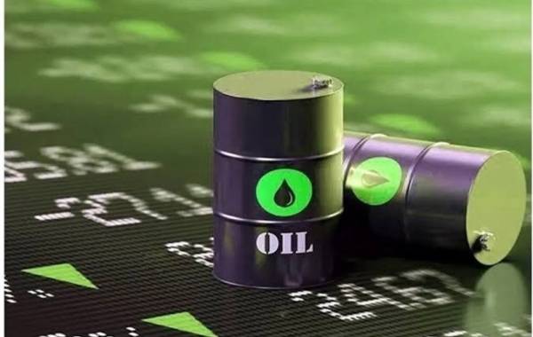 ذخایر نفت آمریکا 17 هفته متوالی آب رفت
