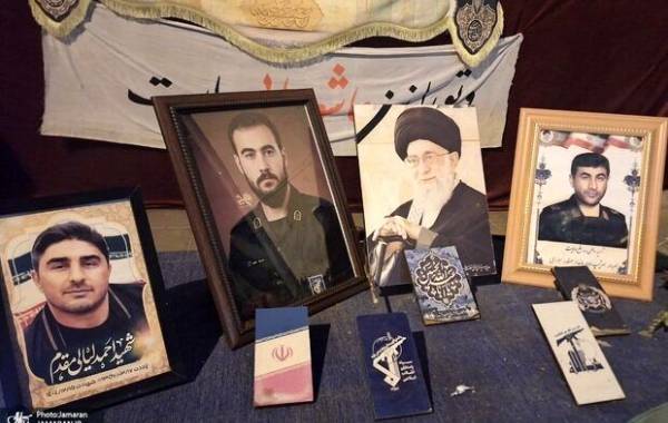 صبح هواپیماها بالای سر بیت رهبری می‌چرخیدند