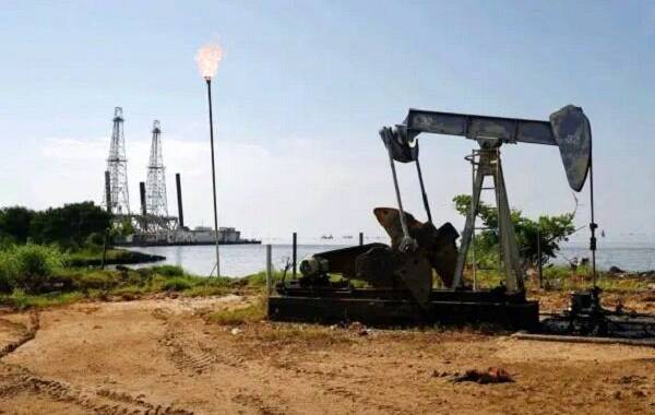 واکنش جهشی  نفت و گاز به حملات آمریکا به ایران
