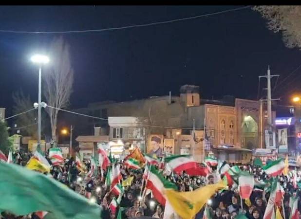 تجمع مردم ولایتمدار شهر قروه در میدان حاج قاسم سلیمانی
