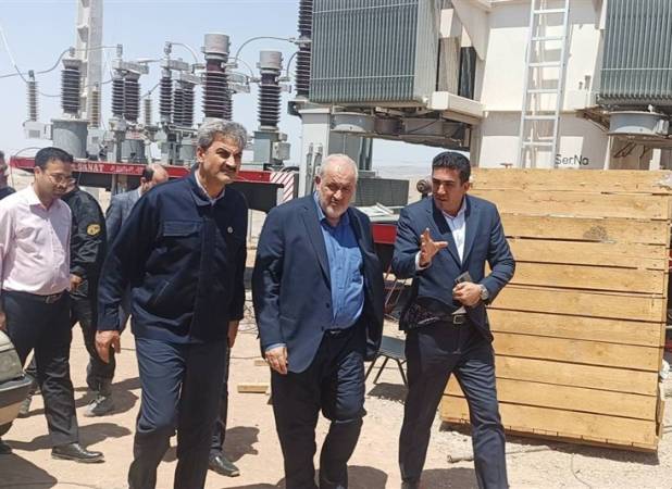 بازدید وزیر نیرو از روند برق‌رسانی به واحدهای صنعتی بازسازی‌شده