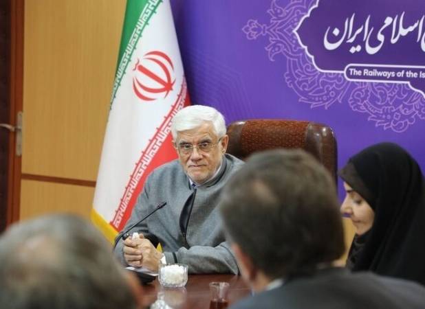 حق قانونی مدیریت تنگه هرمز با ایران است