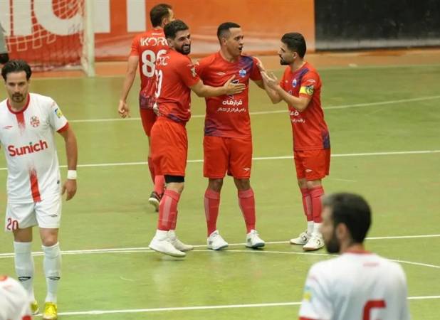 سرمربی پالایش شازند: قرارداد بازیکنان برزیلی از نفرات داخلی کمتر است