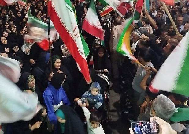 رژه کالسکه سواران در اجتماعات مردمی در بردسکن 