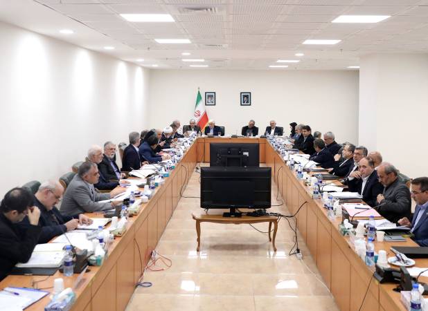 پیشنهاد متفاوت اطلاعات برای خروج از بن بست قیمت بنزین/ پیچ بسیار خطرناکی است اما چاره نداریم و باید عبور کنیم