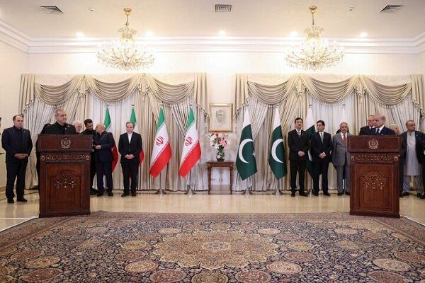 دست دوستی به سوی همسایگان دراز می‌کنیم