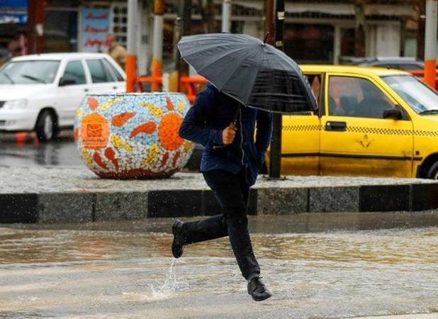 بارش باران و رگبار در این مناطق/ آسمان تهران صاف تا کمی ابری همراه با وزش باد است