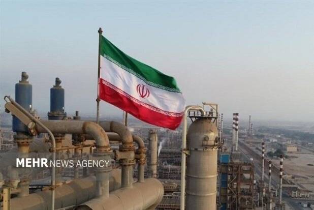 بلومبرگ: صادرات نفت ایران با وجود محاصره دریایی آمریکا ادامه دارد