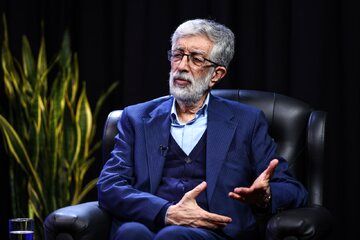 دخترم گفت با آقا قرار است عید به مشهد برویم