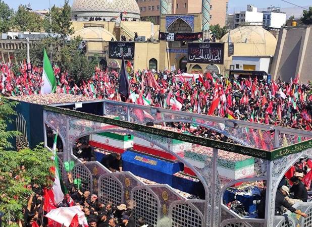 وزرای راه و تعاون در تشییع رهبر شهید/ وزیر زن پزشکیان هم حضور داشت/ خواهر زاده سیدمحمد خاتمی در میان تشییع کنندگان دیده شد+ تصاویر