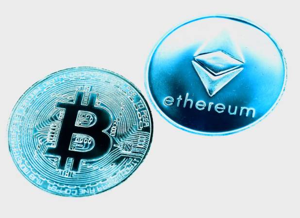 قیمت بیت‌کوین و اتریوم امروز پنجشنبه ۱۵ مرداد ۱۴۰۵/ افزایش قیمت بیت‌کوین