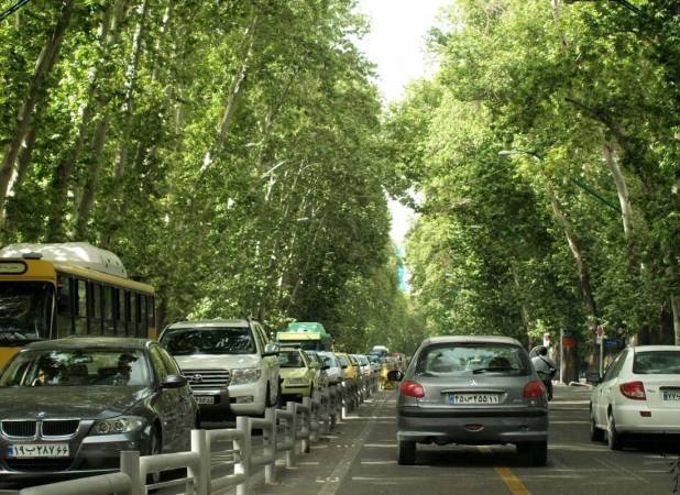 عکسی جالب از ترافیک سنگین خیابان ولیعصر در دهه ۵۰