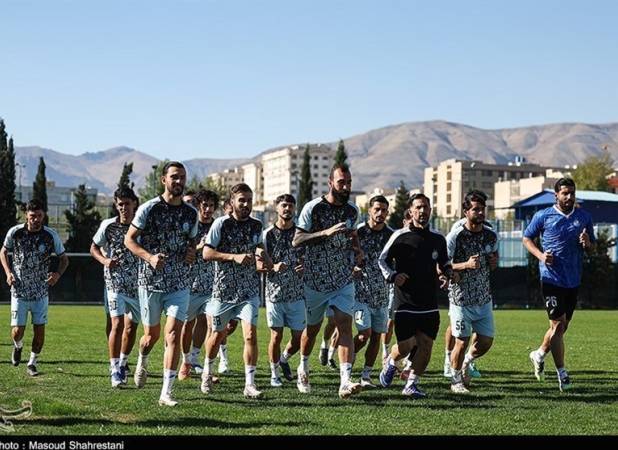 استقلال با لشگری از غایبان استارت می‌زند