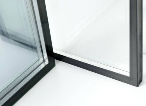 راهنمای جامع انتخاب شیشه ساختمانی: ایمنی، زیبایی و فناوری در محصولات بشیر