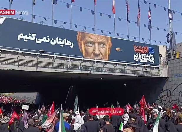 ببینید| رمی جمرات در خیابان آزادی تهران