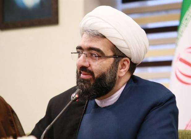 واکنش معاون نهاد رهبری به اخراج یک کارمند دانشگاهی به دلیل پیگیری پوشش
