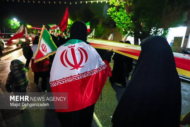 سنگرهای مردمی از کوچه پس کوچه‌های یزد تا میادین اصلی همچنان برقرار است