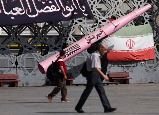راهکارهای ایران برای پاسخ به «روز موعود» ترامپ به روایت CNN؛ از افزایش قیمت نفت تا گسترش دامنه جغرافیایی جنگ | تهران تحریم‌ها را دور می‌زند؟
