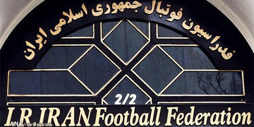 پیشنهاد روزنامه اطلاعات به دولت: مدیریت حوزه اقتصاد و صنعت را به فدراسیون فوتبال و دلال‌های فعال در خرید و فروش بازیکن بسپارید