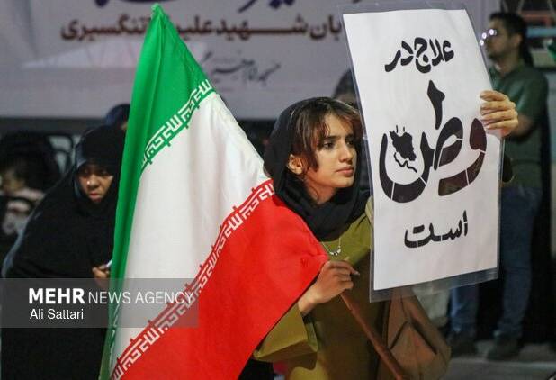 بعضی آدم‌ها در تاریخ زندگی می‌کنند