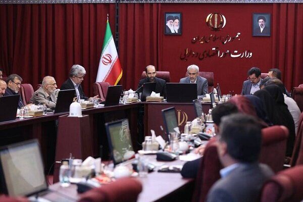بررسی و تعیین حق‌العمل جایگاه‌داران عرضه سوخت در کمیسیون اقتصاد هیئت دولت