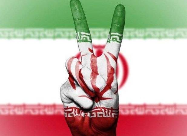 مردم رشت تا نیمه شب پای پرچم ایستادند