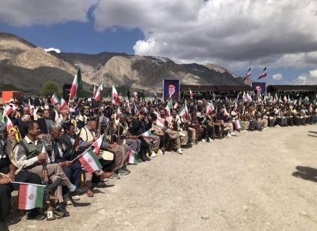 آیین باشکوه «چَمَر و چوپی» در چله رهبر شهید در ملکشاهی برگزار شد