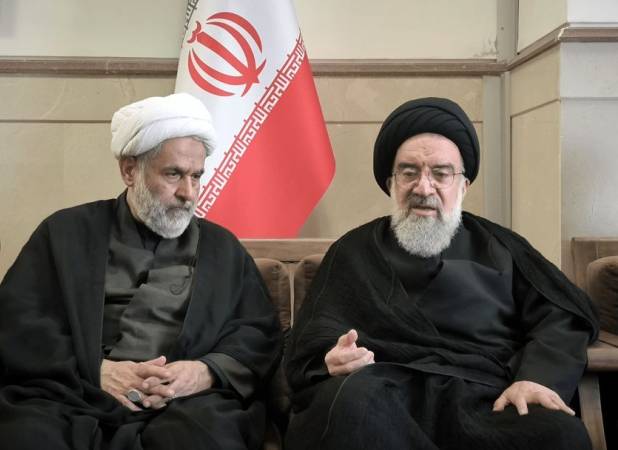 عکسی از دیدار رئیس سازمان بسیج با امام جمعه تهران و عضو خبرگان رهبری/ طائب: تنگه هرمز تحت کنترل و مدیریت ایران است