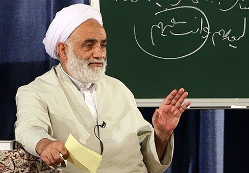 حضور قرائتی در رواق دارالذکر و مزار رهبر شهید+فیلم