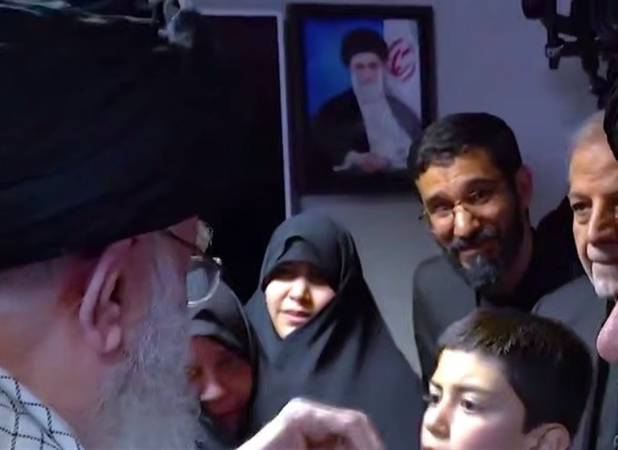 ببینید|لحظاتی‌کمتردیده‌شده از حضور شهید رئیسی در کنار رهبرشهید انقلاب