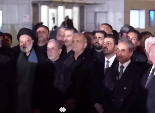 حضور پزشکیان و فرزند ارشد رهبر شهید در فرودگاه نجف +فیلم
