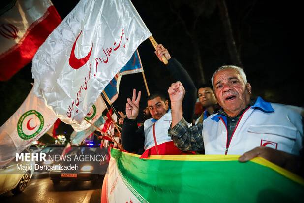 موج همیاری مردمی در کنار هلال احمر؛ ایران یکپارچه در کنار امدادگران