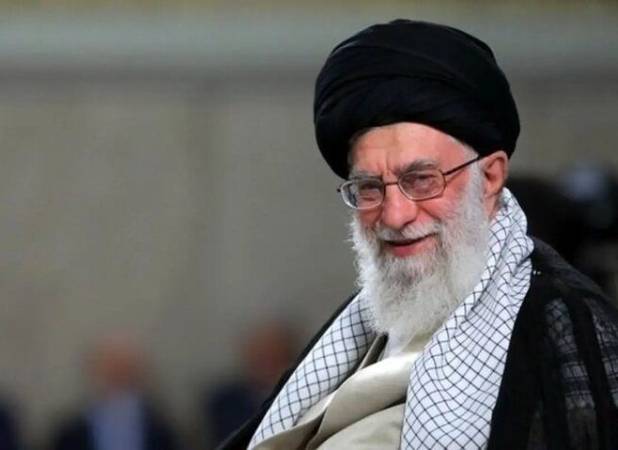 قابی ماندگار از رهبر شهید انقلاب در تنگه هرمز + عکس